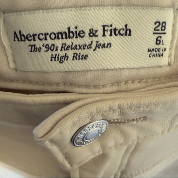 Abercrombie & Fitch 90’s relaxed high rise curvy jean size: 28 - Picture 4 of 5